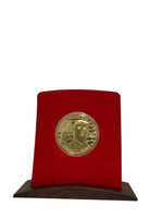 Donald Trump 2024 Commemorative Coin Gold Collectible Display Case Certificate